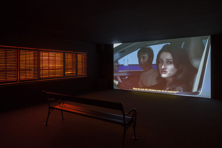 DIS, "How To Become A Fossil", Film: "Everything But The World" (2021), Ausstellungsansicht, Secession Wien, 2022, Foto: Oliver Ottenschläger