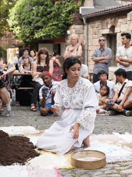 Imane Zoubii, LE 18, <i>Apakah roti kita sudah siap? (Babak I</i>, documenta fifteen, WH22, Kassel, 19. Juni, 2022, photo: Nicolas Wefers