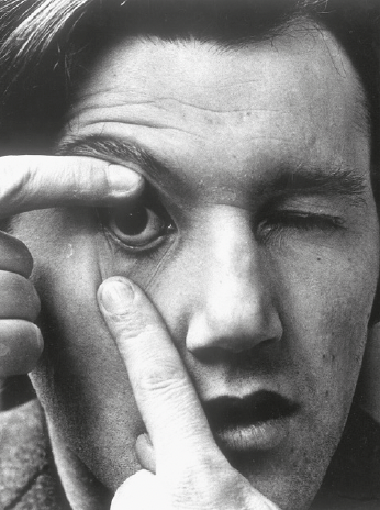 Peter Weibel <i>Selbstportrait als junger Hund</i>, Foto Poem, 1967 © Archiv Peter Weibel, Foto: Joseph Tandl