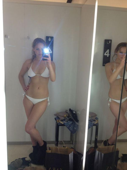 Selfie of Jennifer Lawrence posted on reddit.com